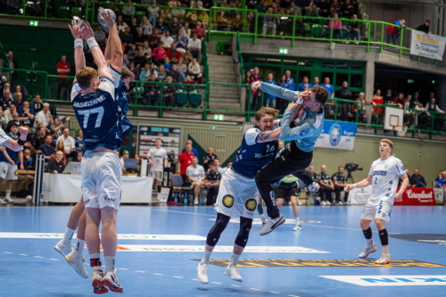 Gerdas Babarskas (14; Bergischer HC) und Lukas Hutecek (2; TBV Lemgo) in Aktion