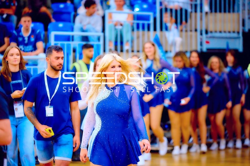 Cheerleader Präsentation vor Spielstart