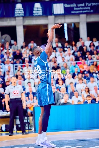 Wurf Bakary Dibba (10;MLP Academics Heidelberg)