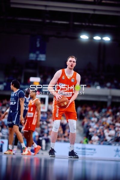 Freiwurf Philipp Herkenhoff (14;Ratiopharm Ulm)