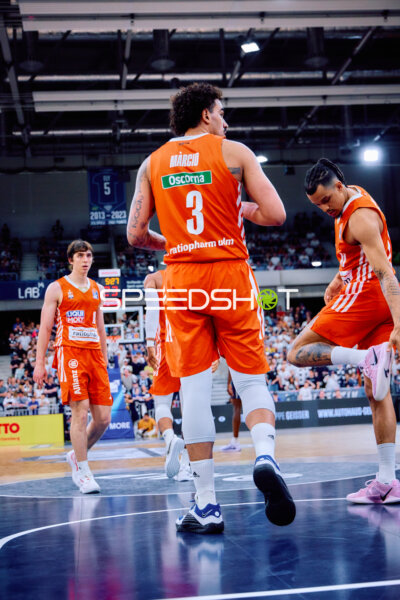 Spielvorbereitung Marcio Santos (3;Ratiopharm Ulm), Justinian Jessup (10;Ratiopharm Ulm), Nelson Weidemann (0;Ratiopharm Ulm)