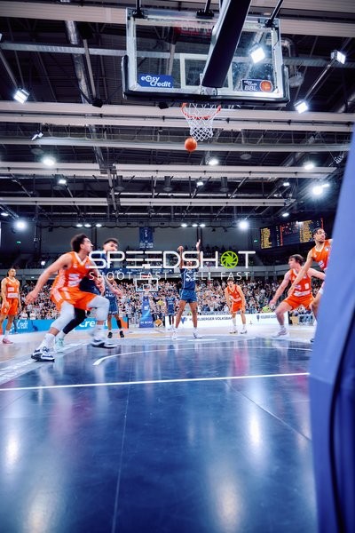 Bakary Dibba (10, MLP Academics Heidelberg) Freiwurf