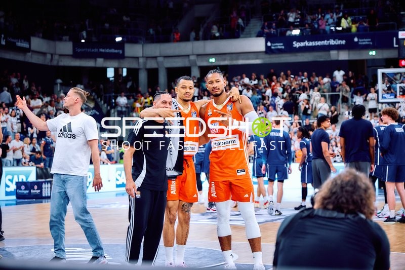 Posing Nelson Weidemann (0;Ratiopharm Ulm), Karim Jallow (35;Ratiopharm Ulm)
