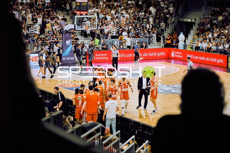 Timeout mit Nelson Weidemann (0;Ratiopharm Ulm), Marcio Santos (3;Ratiopharm Ulm)