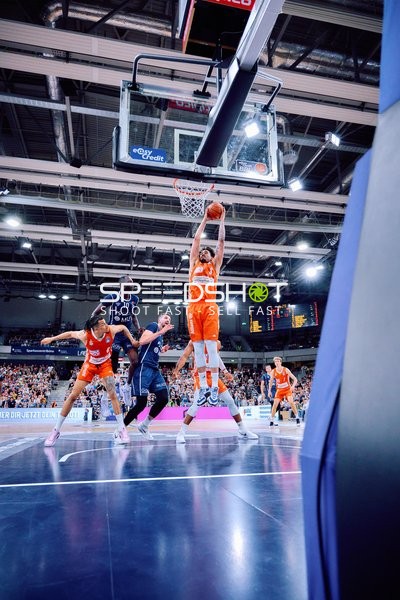 Dunk Marcio Santos (3;Ratiopharm Ulm) im vierten Viertel