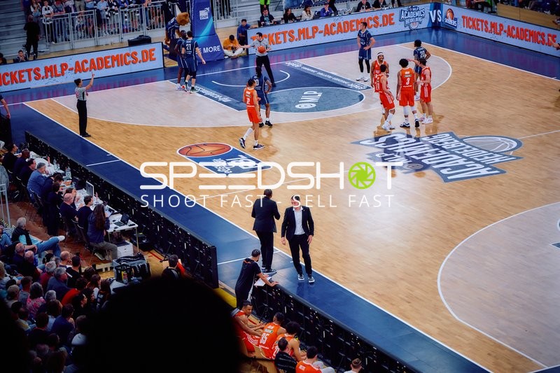 Spielunterbrechung mit Michael Weathers (20;MLP Academics Heidelberg), Marcio Santos (3;Ratiopharm Ulm)