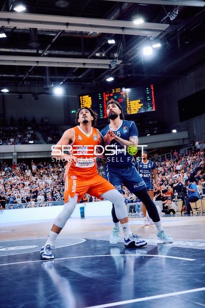 Rebound Marcel Keßen (15;MLP Academics Heidelberg), Marcio Santos (3;Ratiopharm Ulm)