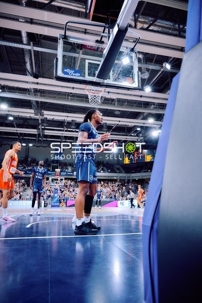 Spielszene mit Bakary Dibba (10;MLP Academics Heidelberg), Andrew O’Brien (3;MLP Academics Heidelberg), Nelson Weidemann (0;Ratiopharm Ulm)