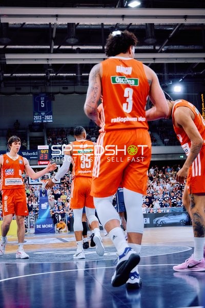 3, Ratiopharm Ulm und 35, Ratiopharm Ulm auf dem Feld