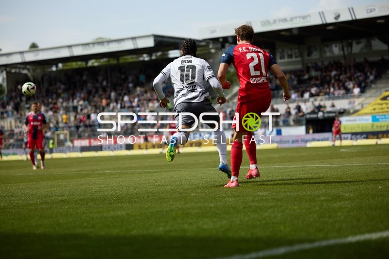 Tackle Justin Butler (10;SV Sandhausen), Alexander Rossipal (21;FC Hansa Rostock)