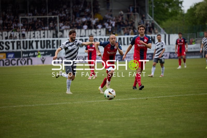 Laufduell Adrien Lebeau (14;FC Hansa Rostock), Benno Dietze (42;FC Hansa Rostock), Marco Schikora (21;SV Sandhausen)