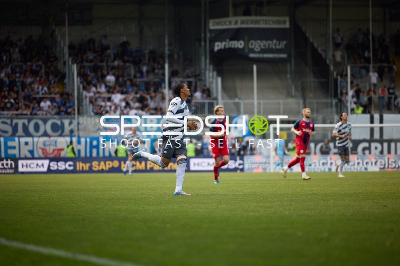 laufen Justin Butler (10;SV Sandhausen)