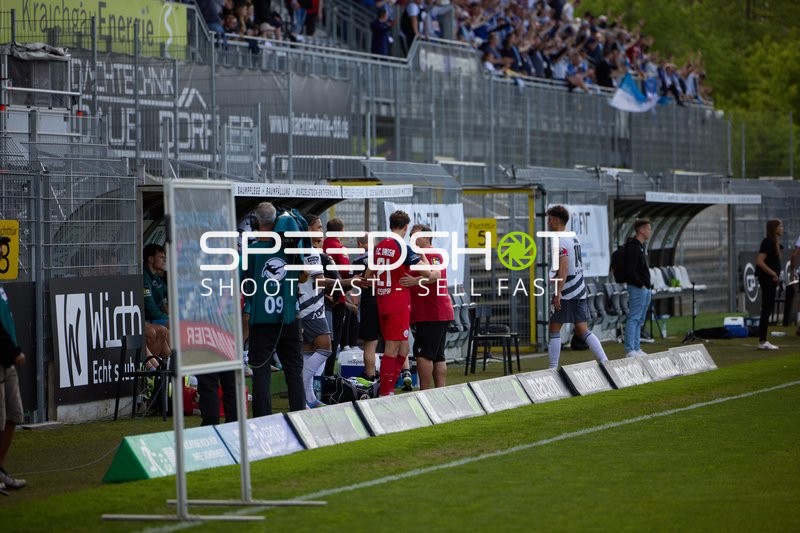 Spielerwechsel Marco Schikora (21;SV Sandhausen) am Spielfeldrand
