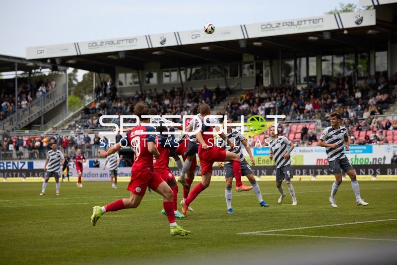 Kopfball Edvinas Girdvainis (2;SV Sandhausen), Jakob Lewald (14;SV Sandhausen), Jeremias Lorch (6;SV Sandhausen)