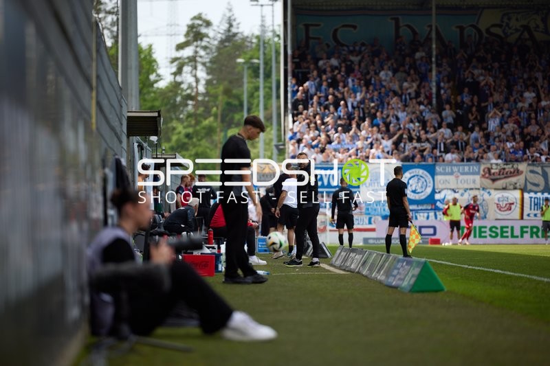 Keine Spielaktion am Spielfeldrand