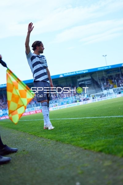 Abseitsanzeige Jeremias Lorch (6;SV Sandhausen)