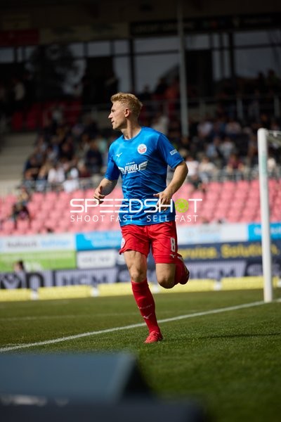 laufen Cedric Harenbrock (8;FC Hansa Rostock)