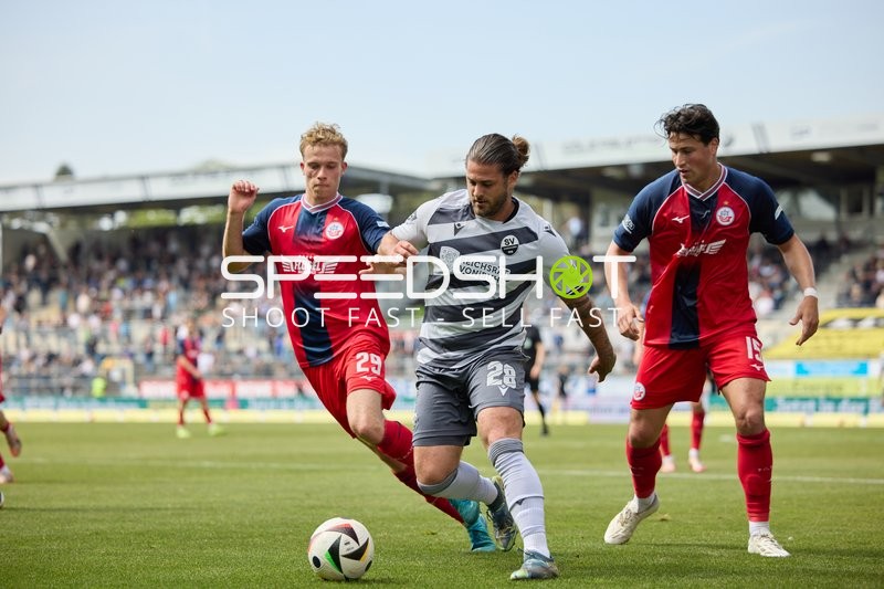 Tackle Felix Ruschke (29;FC Hansa Rostock), Dominic Baumann (28;SV Sandhausen), Ahmet Gürleyen (15;FC Hansa Rostock)