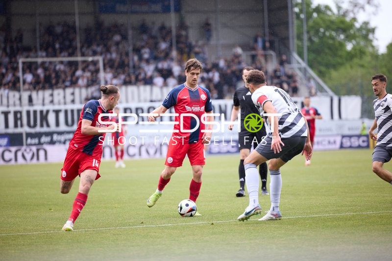 Dribbling Antonio Jonjić (11;FC Hansa Rostock), Adrien Lebeau (14;FC Hansa Rostock)