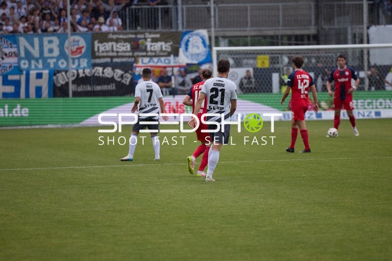 Spielaufbau Stanislav Fehler (7;SV Sandhausen), Marco Schikora (21;SV Sandhausen), Benno Dietze (42;FC Hansa Rostock), Albin Berisha (9;FC Hansa Rostock)