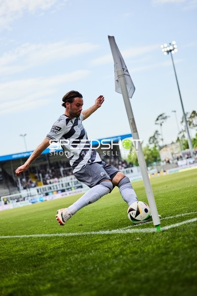 Ecke ausgeführt Niklas Kreuzer (16;SV Sandhausen)