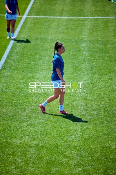 Anika Metzner (4, FC Carl Zeiss Jena Frauen) auf dem Feld