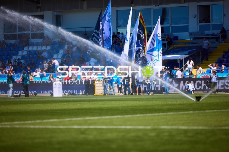 Spielfeldbewässerung vor Spiel