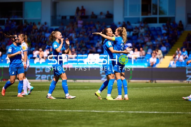 Torjubel Fabienne Dongus (33;TSG Hoffenheim Frauen 1), Marta Cazalla (15;TSG Hoffenheim Frauen 1)