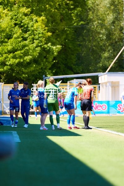 Einwurf Sara Ritter (22;TSG Hoffenheim Frauen 1), Laura Dick (21;TSG Hoffenheim Frauen 1)