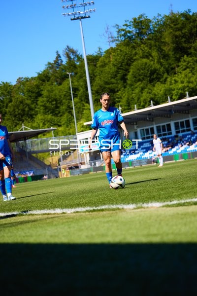 Freistoß Ereleta Memeti (7;TSG Hoffenheim Frauen 1)