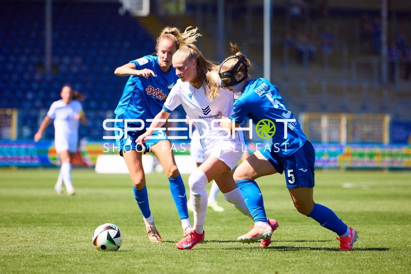 Tackle  (29;FC Carl Zeiss Jena Frauen), Jamilla Rankin (5;FC Carl Zeiss Jena Frauen) vs. Fabienne Dongus (33;FC Carl Zeiss Jena Frauen)