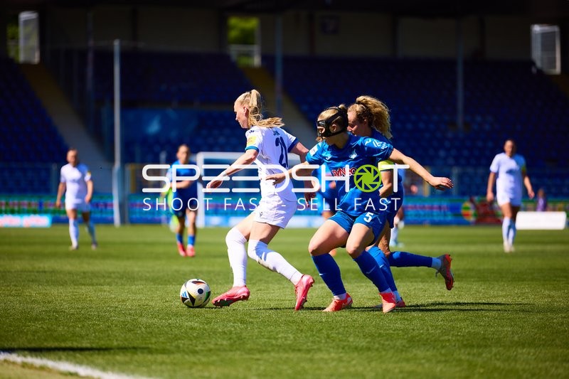 Tackle Laura Dick (21;TSG Hoffenheim Frauen 1), Jalysa Stechemesser (5;FC Carl Zeiss Jena Frauen)