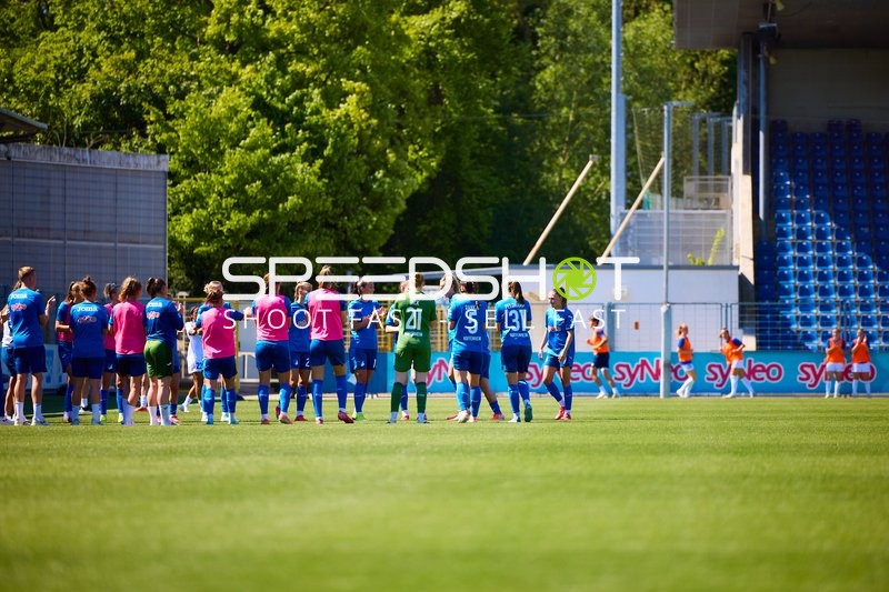 Aufwärmen Laura Dick (21;TSG Hoffenheim Frauen 1), Jamilla Rankin (5;TSG Hoffenheim Frauen 1), Jana Feldkamp (31;TSG Hoffenheim Frauen 1)