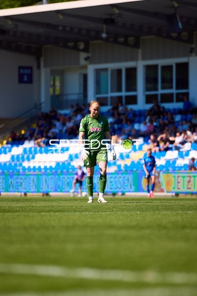 Torwart geht vom Feld Laura Dick (21;TSG Hoffenheim Frauen 1)