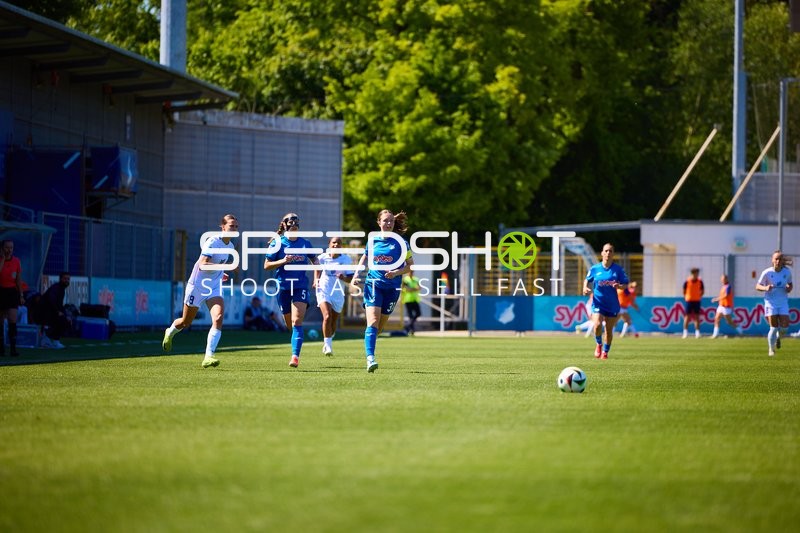 Jana Feldkamp (31, TSG Hoffenheim Frauen 1) mit Ball