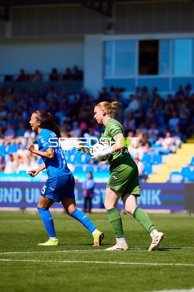 Ballbesitz Laura Dick (21;TSG Hoffenheim Frauen 1), Marta Cazalla (15;TSG Hoffenheim Frauen 1)