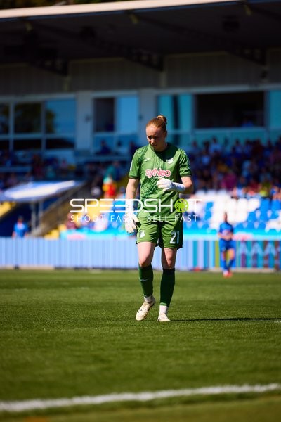 Torwart Laura Dick (21;TSG Hoffenheim Frauen 1) vom Feld