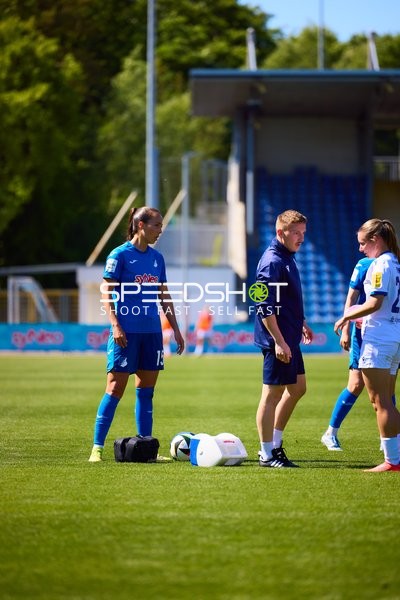 Spielunterbrechung Marta Cazalla (15;TSG Hoffenheim Frauen 1), Marco Ziermann (108;FC Carl Zeiss Jena Frauen)
