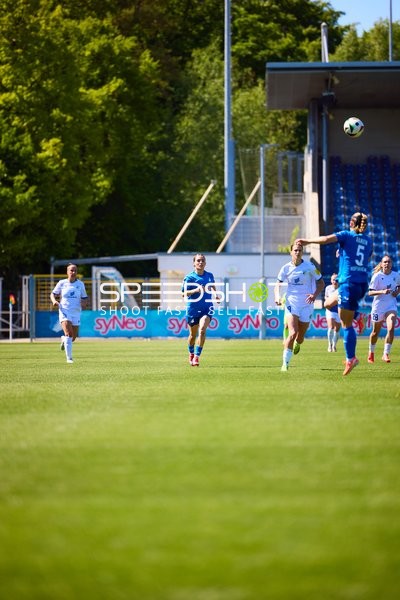 Luftballannahme Jamilla Rankin (5;TSG Hoffenheim Frauen 1), Ereleta Memeti (7;TSG Hoffenheim Frauen 1), Anna Margraf (18;FC Carl Zeiss Jena Frauen)