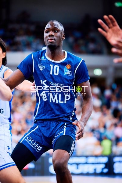 defense Bakary Dibba (10;MLP Academics Heidelberg)