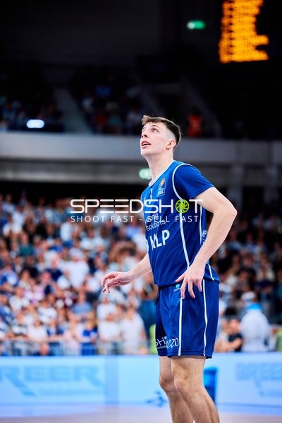 Spieler blickt nach oben Andrew O’Brien (3;MLP Academics Heidelberg)