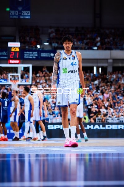 spieler geht Kamaka Hepa (44;Frankfurt Skyliners)