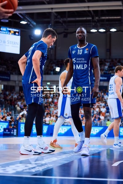 stehend Bakary Dibba Bakary Dibba (10;MLP Academics Heidelberg), Ryan Mikesell Ryan Mikesell (33;MLP Academics Heidelberg)