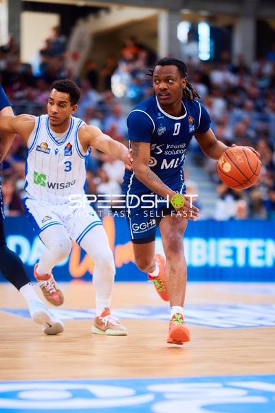 Dribbling DJ Horne (0;MLP Academics Heidelberg), Garai Zeeb (3;Frankfurt Skyliners)