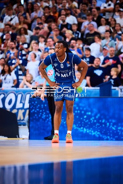 stehend DJ Horne (0;MLP Academics Heidelberg)