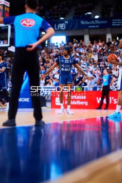 defense Michael Weathers (20;MLP Academics Heidelberg)