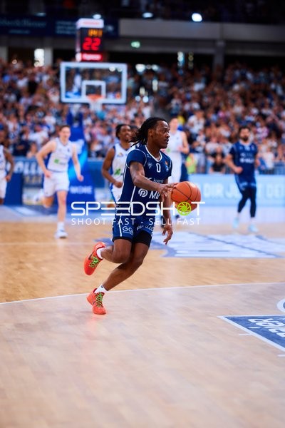 Dribbling DJ Horne (0;MLP Academics Heidelberg)