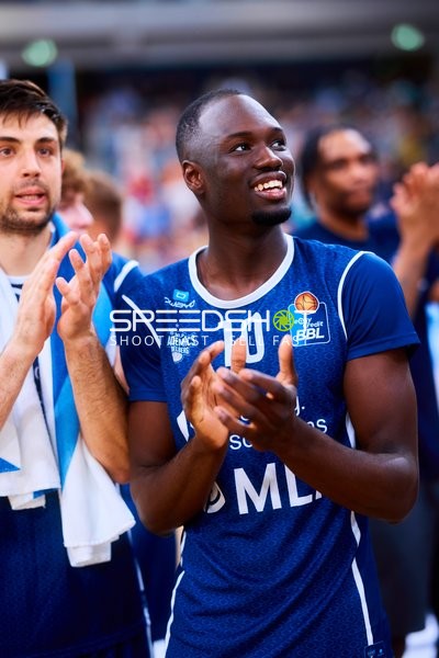 Applaus Bakary Dibba (10;MLP Academics Heidelberg), Mateo Šerić (21;MLP Academics Heidelberg)