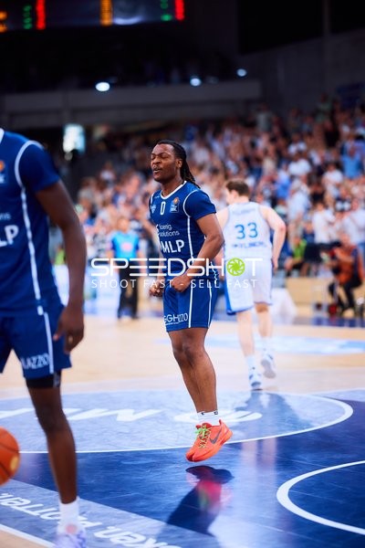 Jump DJ Horne (0;MLP Academics Heidelberg), Patrick Heckmann (33;Frankfurt Skyliners)