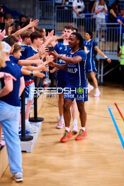 High Five Andrew O’Brien (3;MLP Academics Heidelberg), DJ Horne (0;MLP Academics Heidelberg)